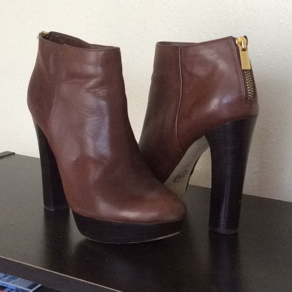 MICHAEL KORS Booties